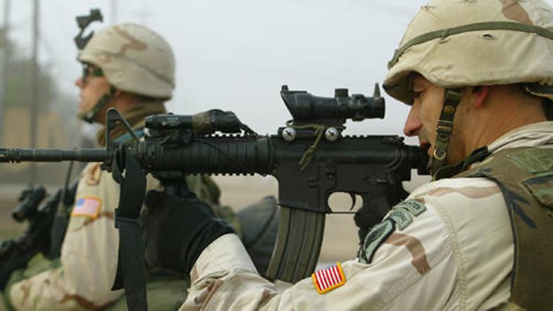 Enega izmed petih vojakov, ki se vrnejo domov iz Iraka in Afganistana, prizadene