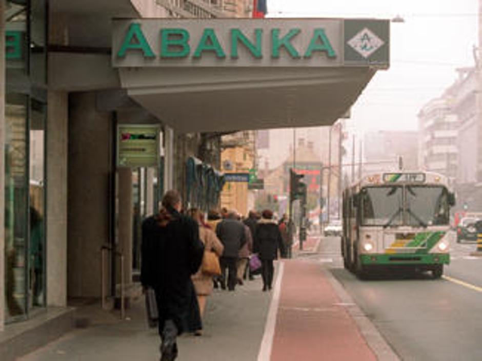 Po velikosti bančne vsote se Abanka uvršča na tretje mesto v Sloveniji. | Avtor: Žurnal24 main
