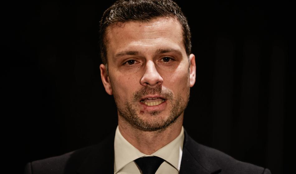 Prednik uradno ni več poslanec: Znano, kdo naj bi ga nasledil