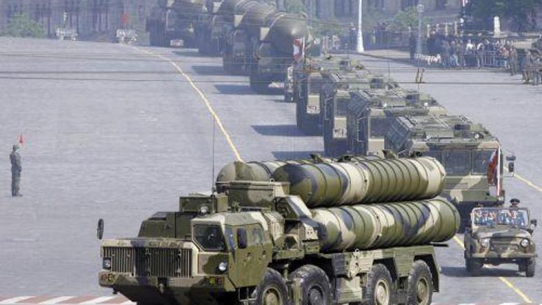 Vojaška parada po zatrjevanju oblasti ni grožnja drugim narodom. Poglejte si fot