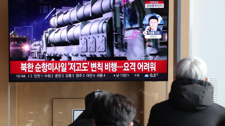 Severna Koreja izstrelila vodene rakete