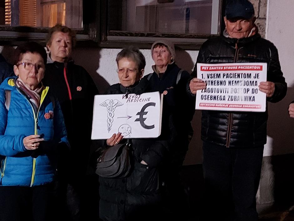 protest pacientov stavka pacientov Kranj | Avtor: Marjanca Hanc