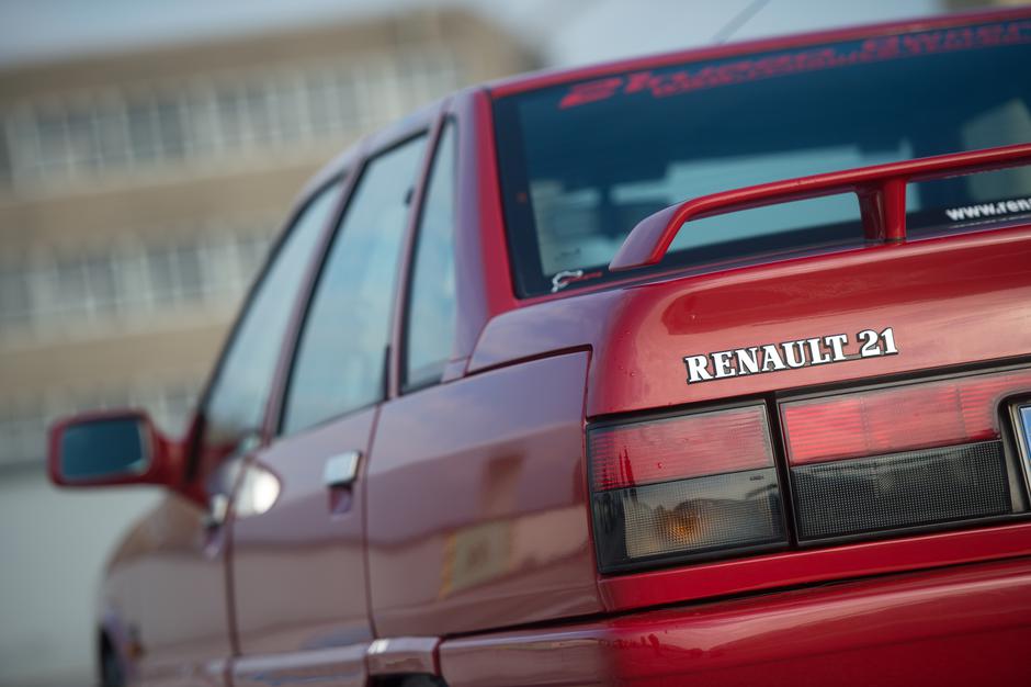 Renault 21 | Avtor: Anže Petkovšek