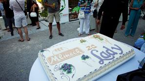 Lady piknik pod klobuki