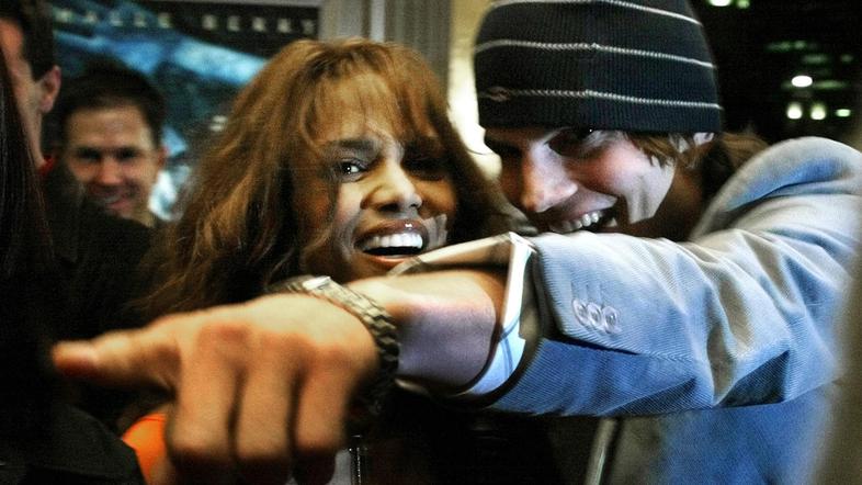 Halle Berry in Ashton Kutcher