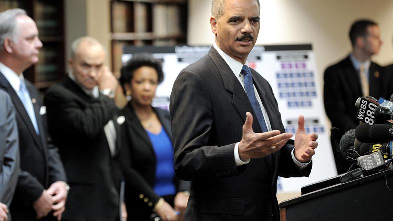 Državni tožilec Eric Holden je rezultate akcije predstavil na tiskovni konferenc