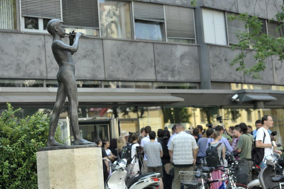 tiskovna konferenca slak, traven 