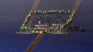 sampdoria as roma navijači varnost policisti obkoljeni stadio olimpico