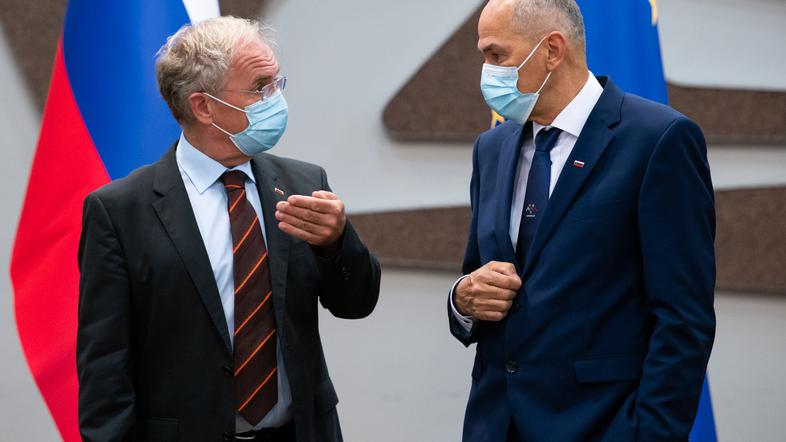 Aleš Hojs, Janez Janša