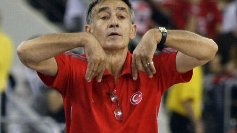 Bogdan Tanjević je zelo priljubljen med turškimi ljubitelji košarke. (Foto: Reut