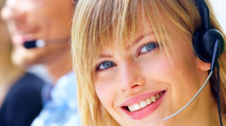 Izžarevajte pozitivno energijo, bodite nasmejani in pripravljeni pomagati.