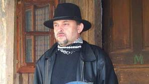 Feri Lainšček je vsestranski pisatelj, saj piše tako za odrasle kot tudi za mlad