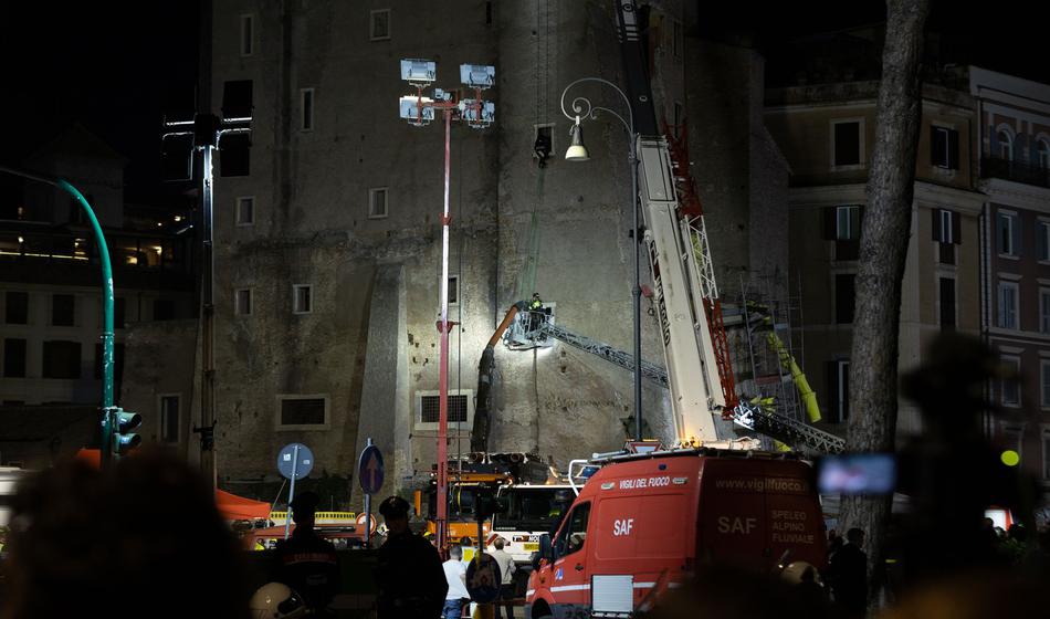 Delavec ostal ujet v ruševinah