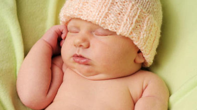 Območje okoli popka naj bo vedno suho in čisto.