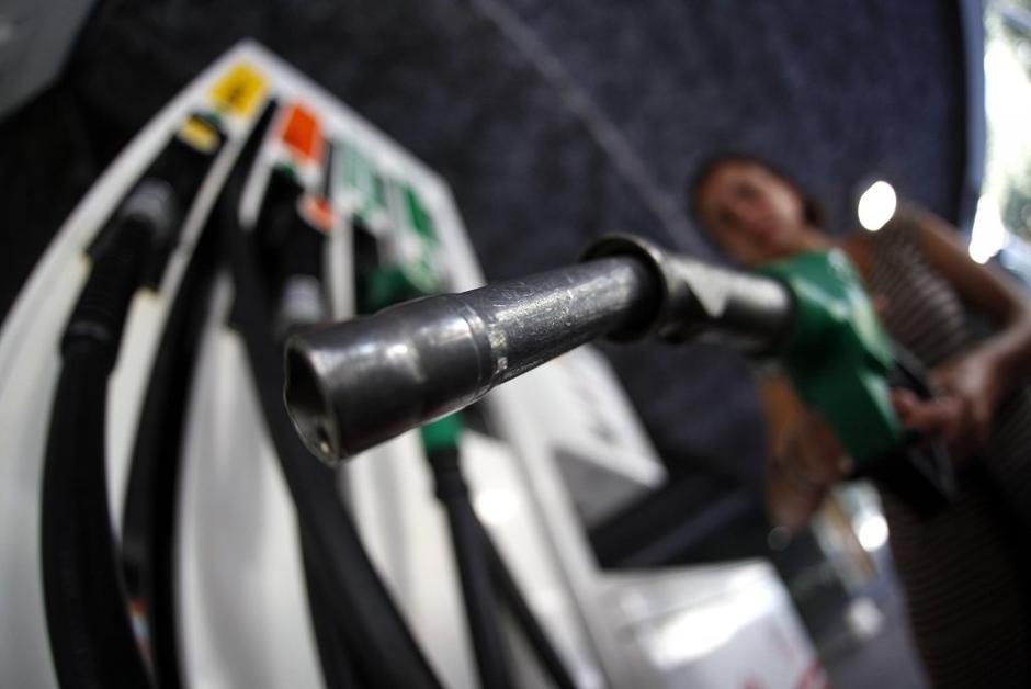 bencin, dizel, bencinska črpalka,  bencin | Avtor: Reuters