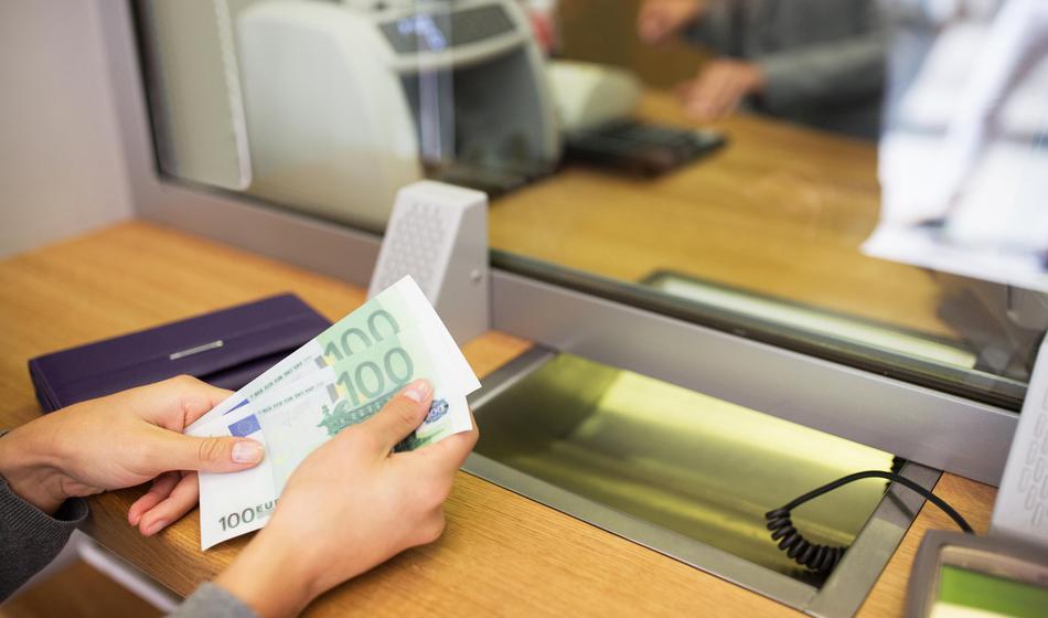 3000 uslužbencev si bo moralo delo poiskati drugje
