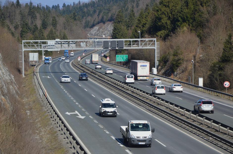 Sekcijsko merjenje hitrosti, promet, avtocesta | Avtor: Andrej Leban