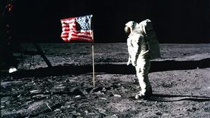 Neil Armstrong na Luni.