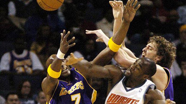 Lakersi so v gosteh premagali Charlotte.
