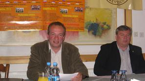 Stane Krnc (levo) in Zdravko Mastnak napovedujeta prireditev, kakršne še ni bilo