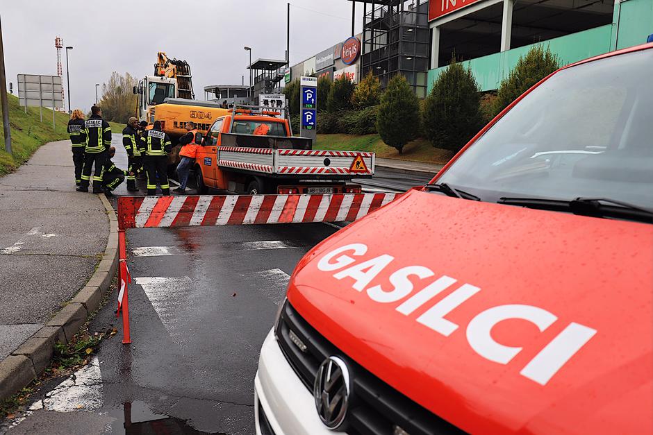Maribor, deaktivacija bombe, policija, gasilci | Avtor: Saša Despot