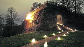 Na poteh, ki vodijo na Ljubljanski grad, bodo danes in jutri številne ognjene in