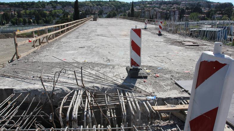 Kdaj bo konec prometnih zagat zaradi rekonstrukcije semedelskega nadvoza, še ni 