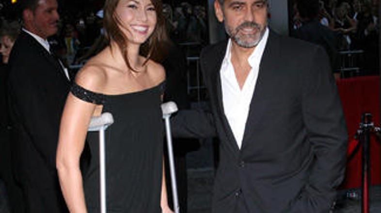 Sarah si je v nesreči zlomila nogo.