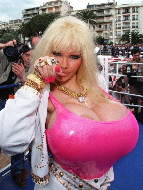 Pornostarleta Lolo Ferrari je bila znana kot ženska z največjim oprsjem na svetu