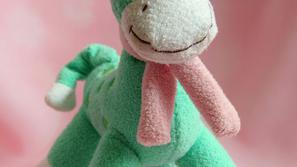 "Vzgajanje otroka tako, da zna deliti igračo, je nujno, saj je to prvi korak k t