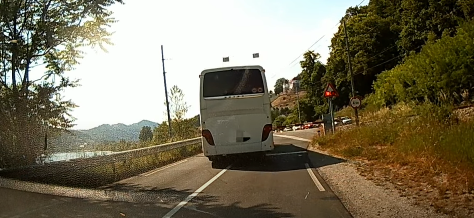 Nevarno ravnanje voznika avtobusa