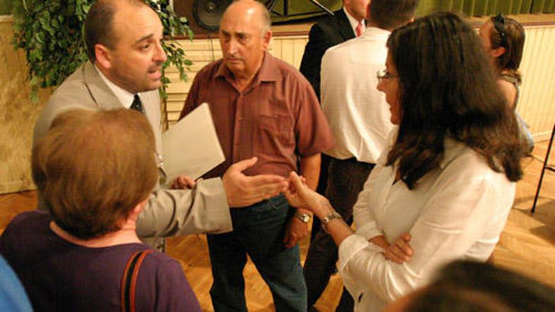 Igor Hrvatin se je moral včeraj braniti pred številnimi očitki nezadovoljnih kra