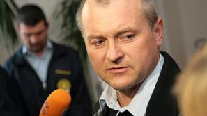 Kanglerju so po preiskavah prejšnji teden v bran stopili svetniki Županove liste