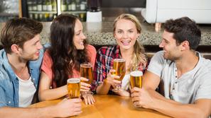 Pivo, prijatelji, druženje, zabava