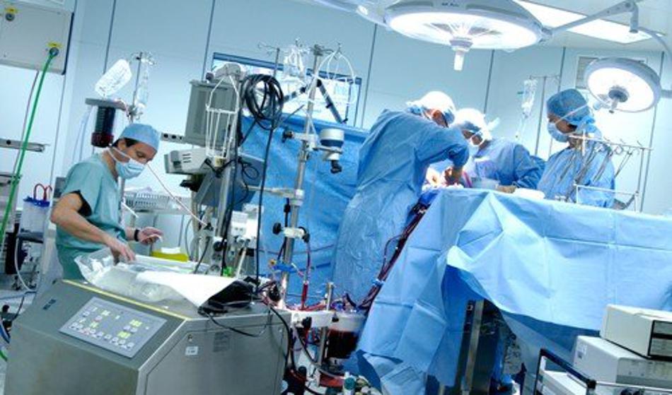 Študentka ne čuti več noge: Hernijo so mi operirali na napačnem disku