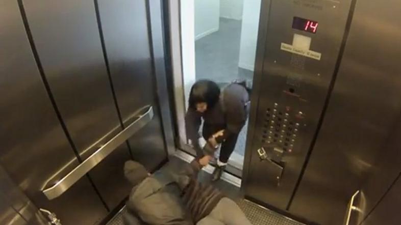 Umor v dvigalu