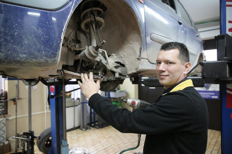 Mehanik leta Primož Rožnik | Avtor: Saša Despot