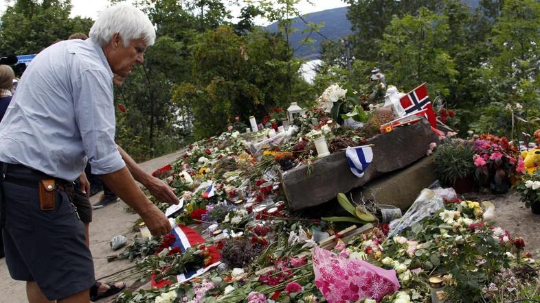 Polaganje rož v spomin na žrtve napada na Norveškem