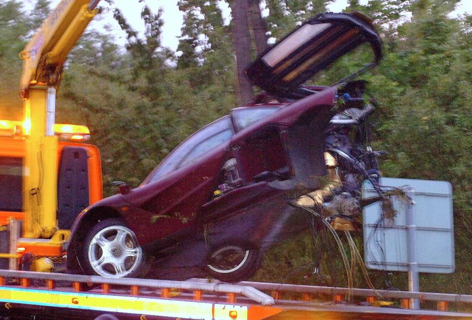Rowan Atkinson in mclaren F1
