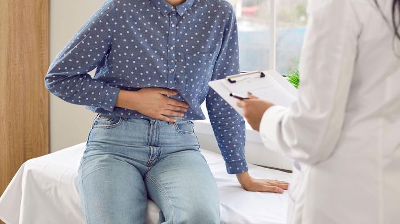 Bolečine, trebuh, zdravnik, zdravniški pregled, bolezen, pacient, ambulanta