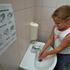 Umivanje rok je za otroke zakon. FOTO: Anže Petkovšek