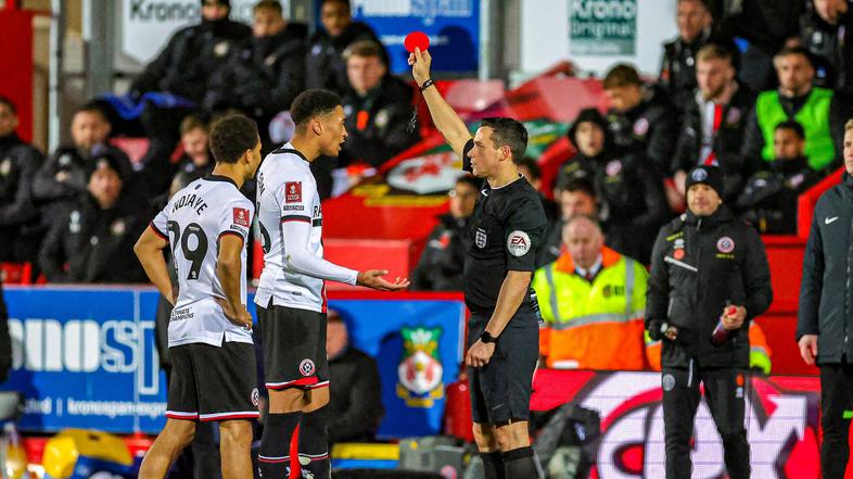 Okrogel rdeč karton