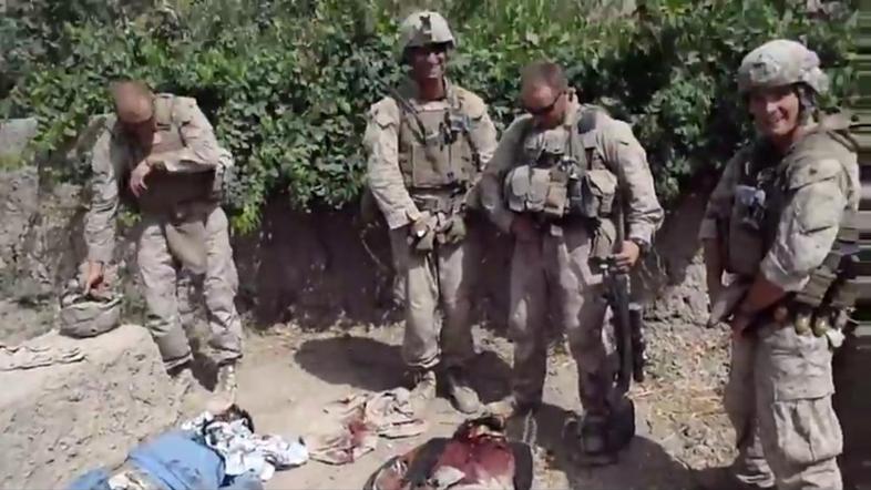 Uriniranje marincev v Afganistanu