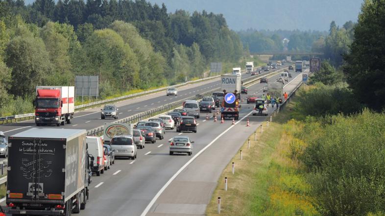 Prometna nesreča na gorenjski avtocesti.