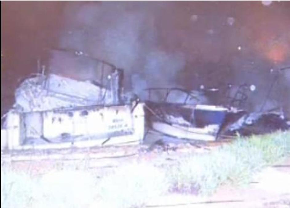 Čolni so bili povsem uničeni.