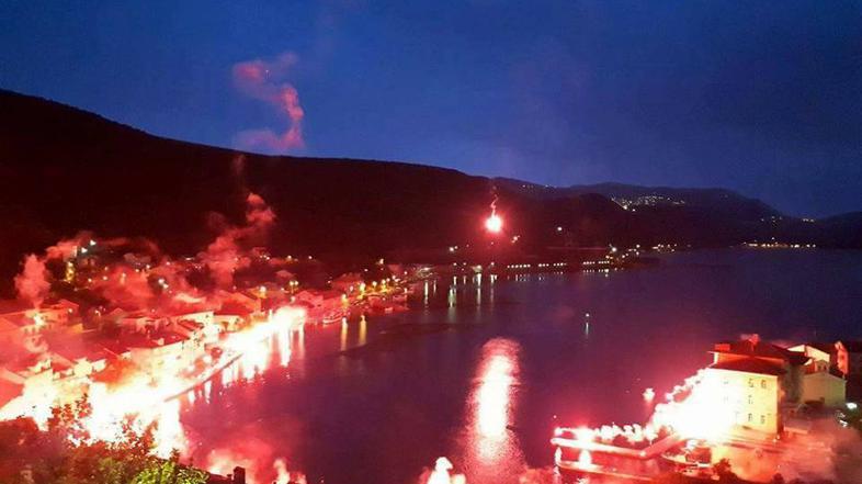 Reka HNK Rijeka baklada Armada