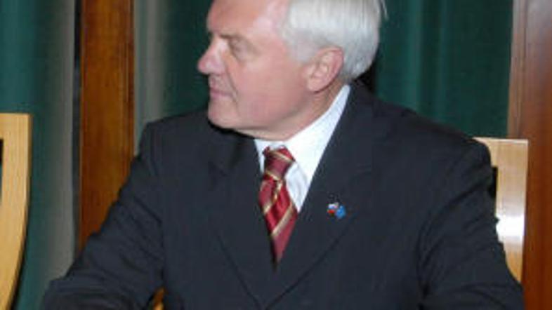 Novogoriški župan naj bi po besedah SGP vse od menjave vodstva na podjetje vršil