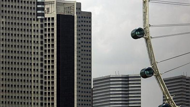 S Singapore Flyerja je mogoče občudovati predvsem futurističen in hektičen Singa