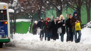 V torek popoldne in v noči na sredo bo sneženje ponovno zajelo večji del Sloveni