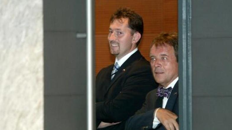 Minister Virant se je pohvalil, da je Slovenija pri razvitosti elektronskih stor